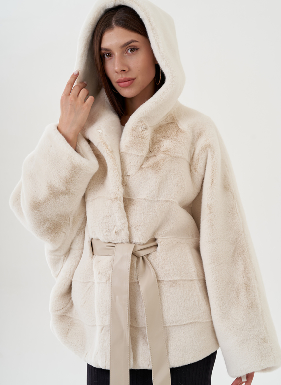 Куртка из эко меха с капюшоном