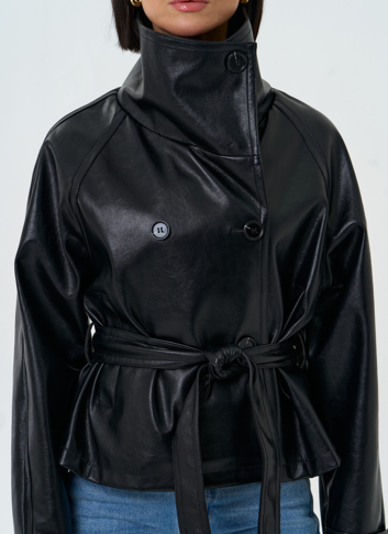 Женская куртка из эко кожи с поясом