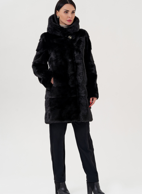 Шуба из норки с капюшоном черного цвета