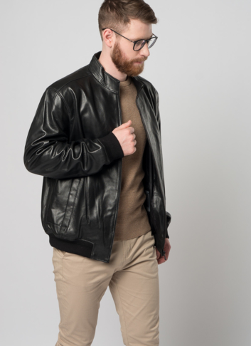 Мужская кожаная куртка на молнии