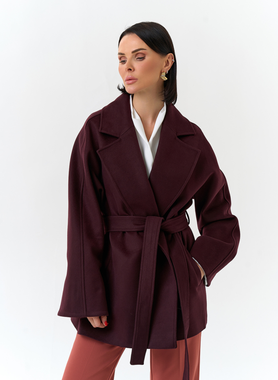 Женское укороченное пальто с английским воротником