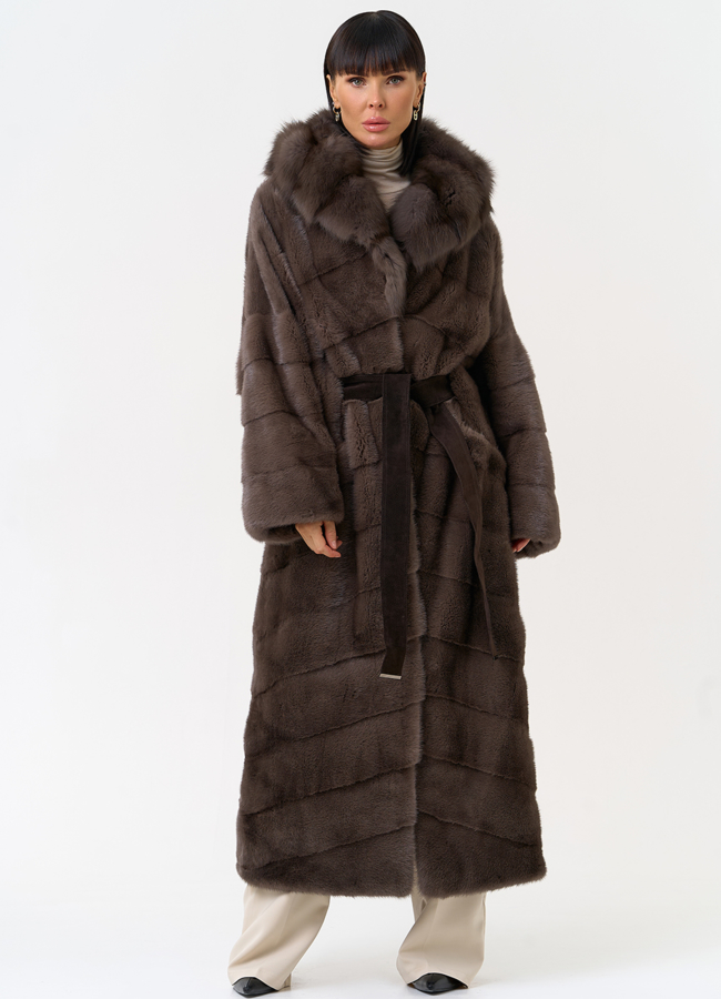 Длинная шуба из меха норки с капюшоном из меха куницы модель № 28667 меха малина