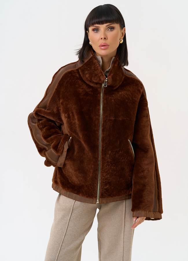 Короткая двухсторонняя дубленка в коричневом цвете модель № 31477 универмаг малина