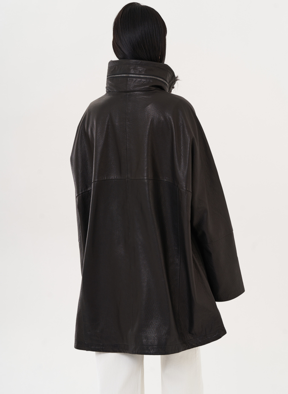 Кожаная удлиненная куртка черного цвета