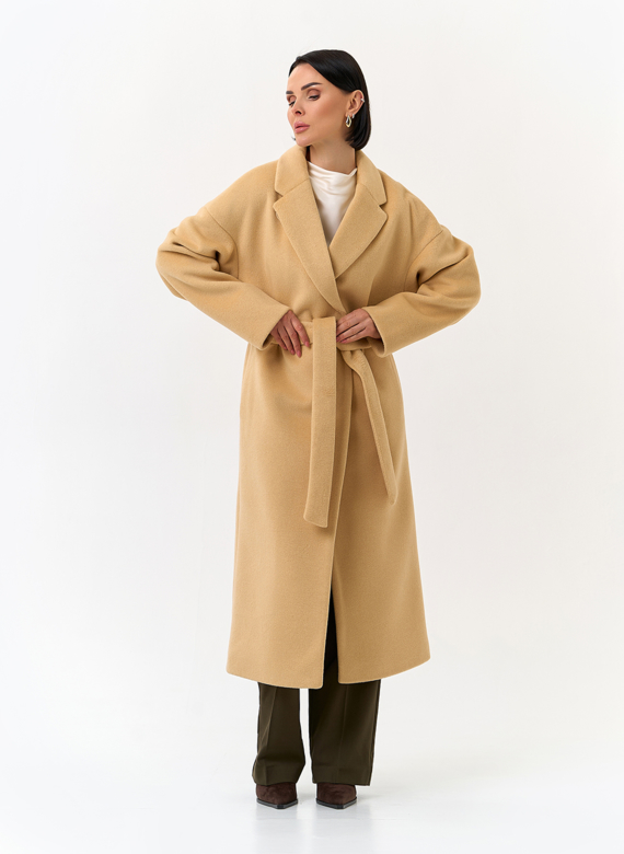 Женское пальто с английским воротником