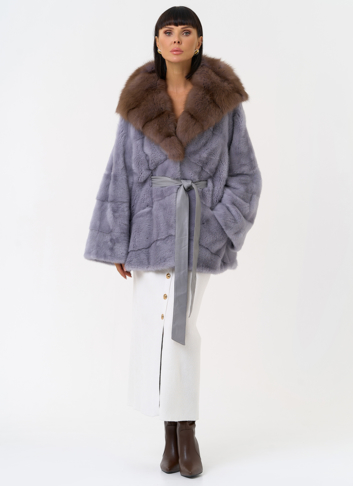 Женская шуба из меха норки с капюшоном из меха куницы