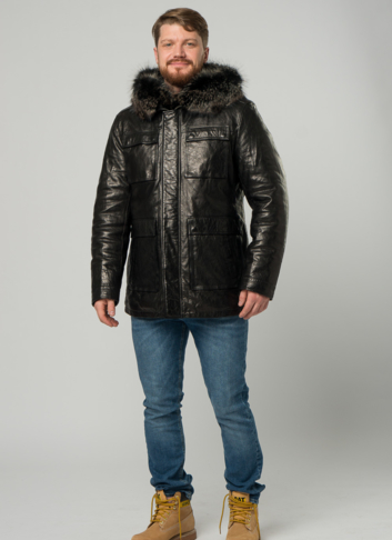 Мужской пуховик из натуральной кожи с капюшоном и отделкой из енота