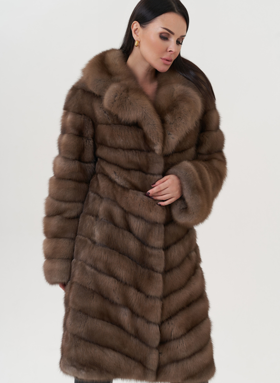 Шуба из куницы с английским воротником 