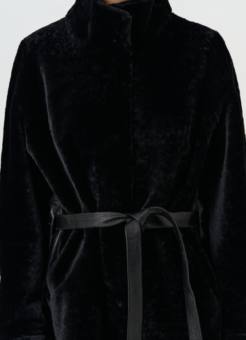 Женская двухсторонняя дубленка с поясом