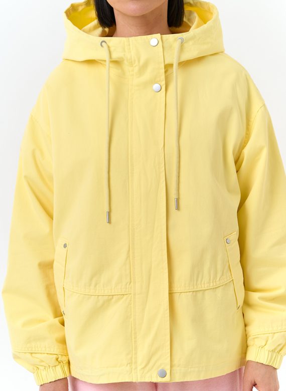 Женская ветровка с капюшоном 