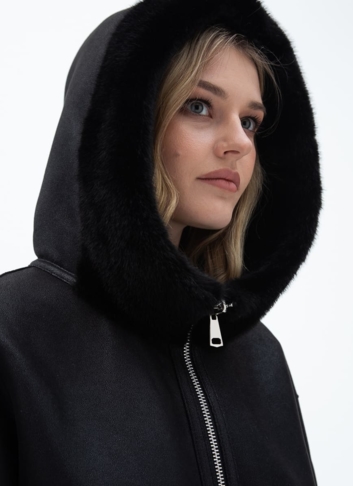 Женская двухсторонняя дубленка из эко кожи с капюшоном