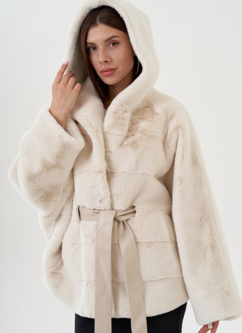 Куртка из эко меха с капюшоном