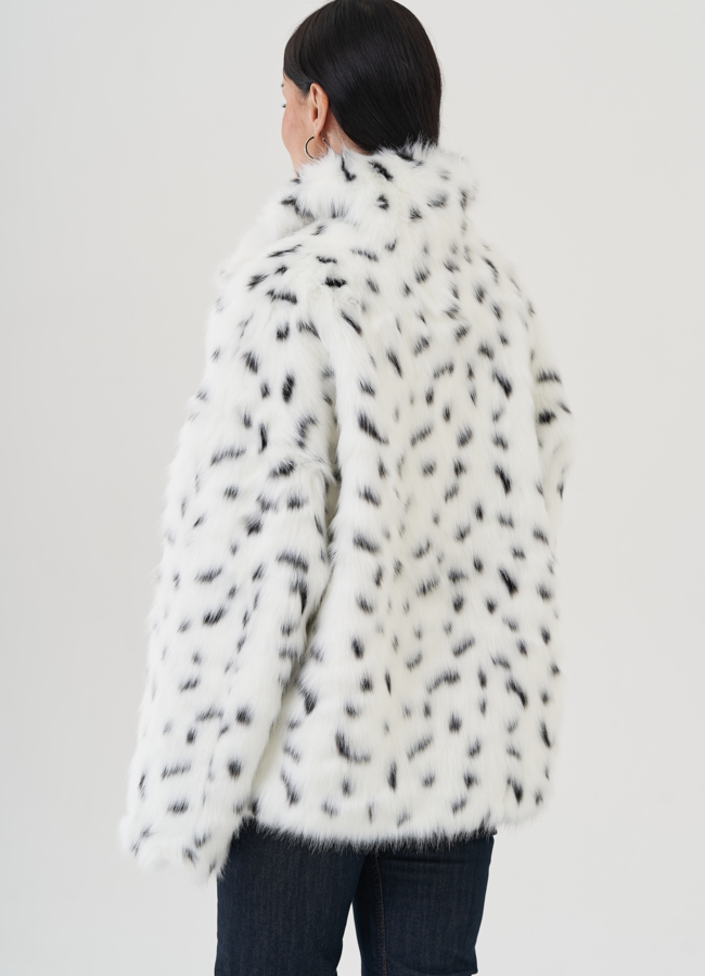 Куртка из эко меха с анималистичным принтом модель № 28458 универмаг малина